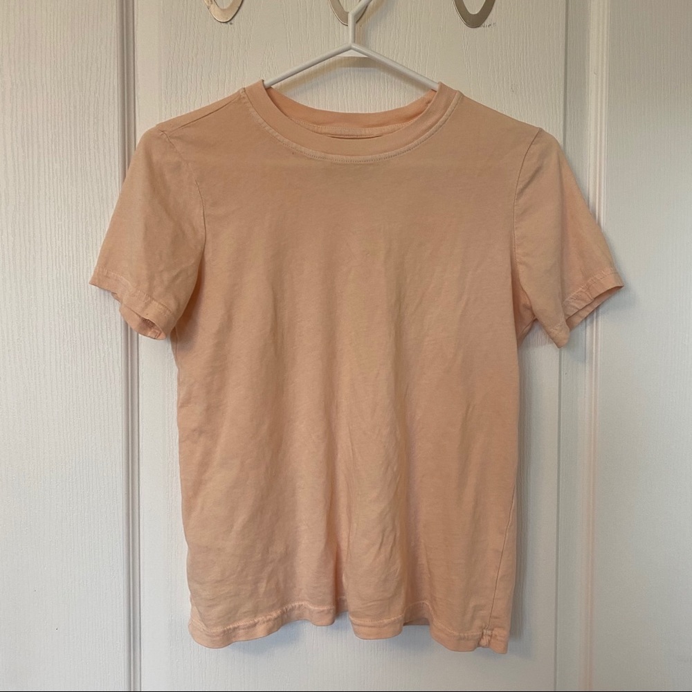 urban outfitters t shirt (peach)